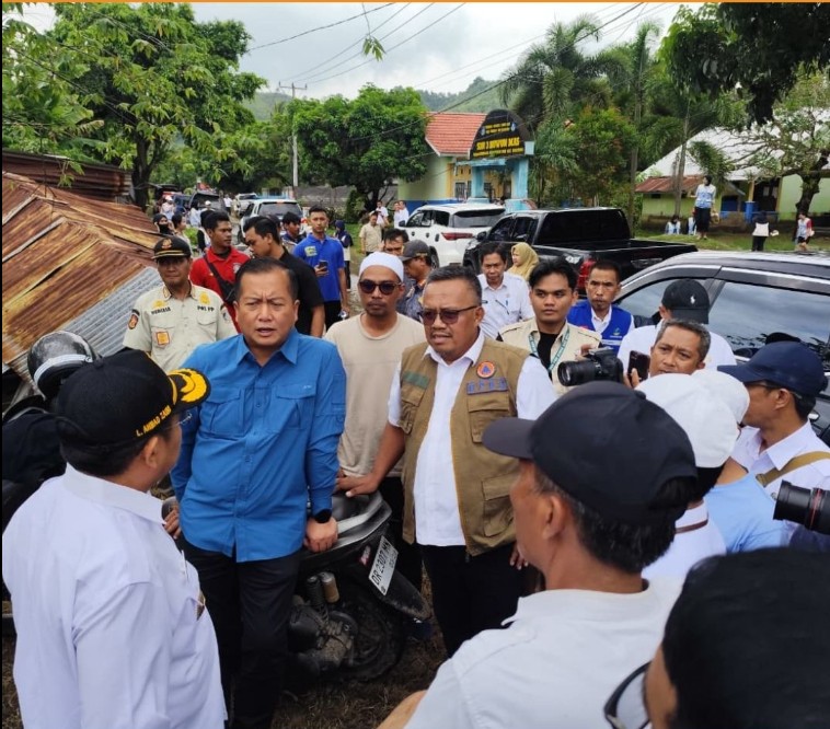 Gubernur NTB, Lalu Muhamad Iqbal, didampingi Kalaksa BPBD Provinsi NTB, terjun langsung meninjau lokasi terdampak sekaligus memastikan bantuan tersalurkan dengan tepat.