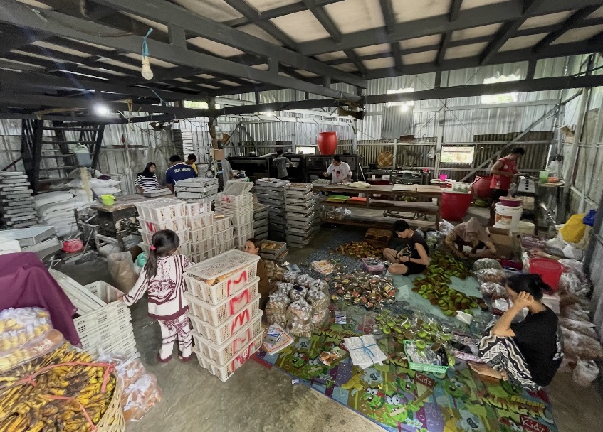 Tempat pengemasan roti milik Siti Aisyah di Babakan, Kota Mataram.
