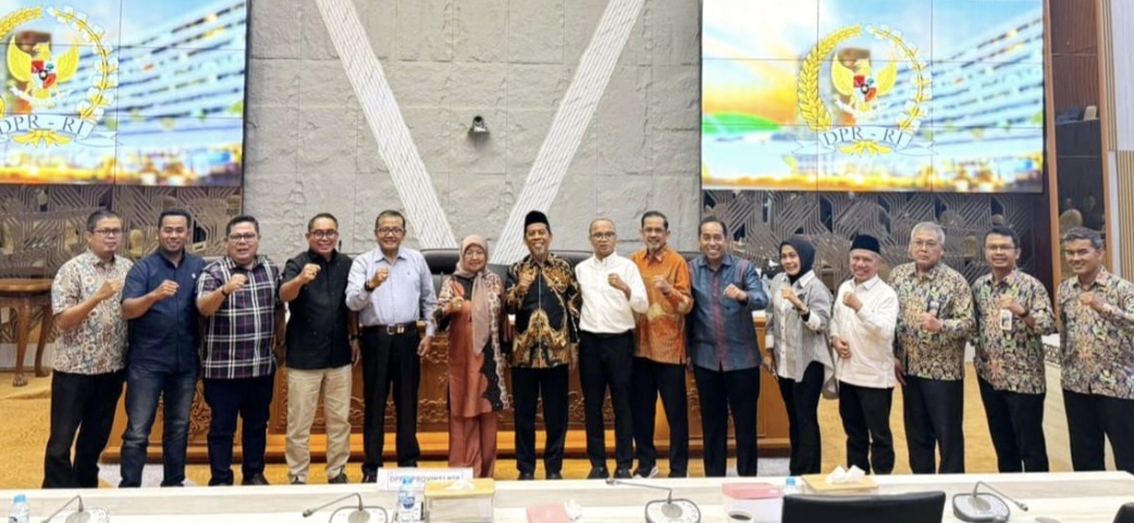 Rombongan Komisi IV dan pimpinan DPRD NTB melakukan rapat koordinasi dengan Komisi V DPR RI bersama Kementerian PU di Gedung Nusantara Senayan, Jakarta, Rabu (14/1).
