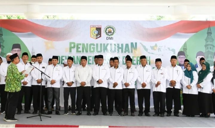 Pengurus Dewan Masjid Indonesia (DMI) Lombok Timur saat dikukuhkan di Pendopo Bupati Lotim.