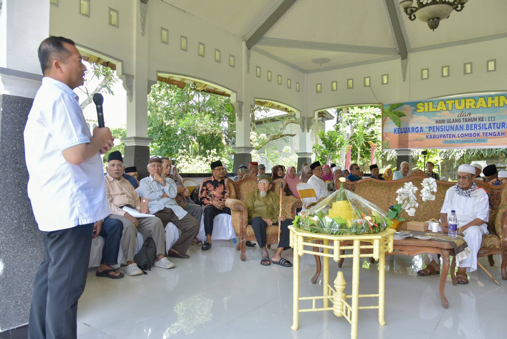 Gubernur Nusa Tenggara Barat, Lalu Muhamad Iqbal, menghadiri acara silaturahmi dalam rangka HUT ke-3 Forum Pensiunan Pegawai Negeri Sipil (PNS) Kabupaten Lombok Tengah di kediaman Drs. H. Lalu Suhaimi