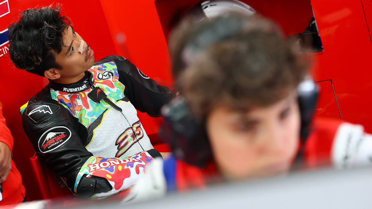 Somkiat Chantra mengalami patah tulang lengan bawah saat latihan di Sepang. Pembalap Honda HRC jalani pemeriksaan lanjutan jelang WorldSBK 2026.