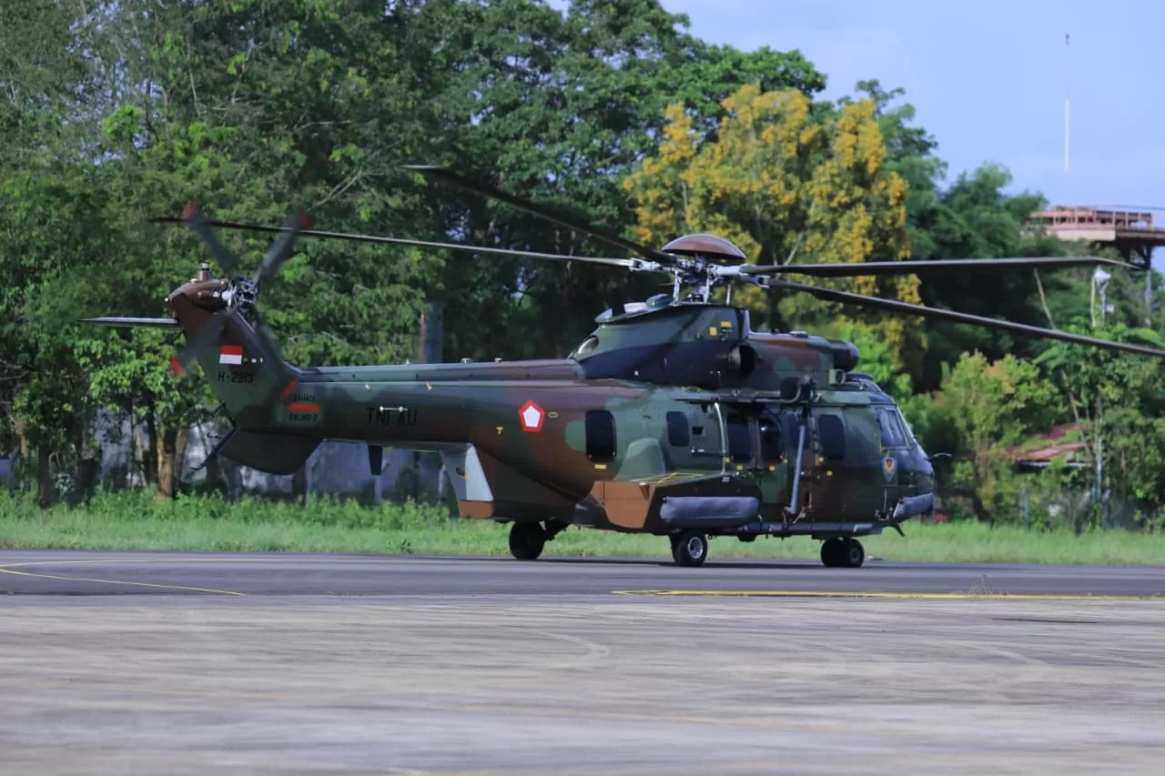 TNI AU mengerahkan 1 unit helikopter untuk membantu operasi SAR pesawat yang hilang kontak di Maros. (TNI AU)