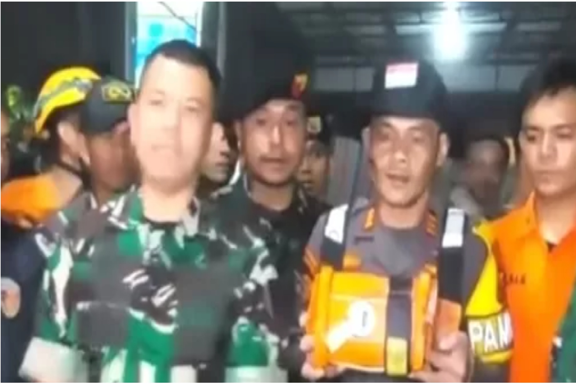 Black box pesawat ATR 42-500 yang berhasil ditemukan tim gabungan. (IST)