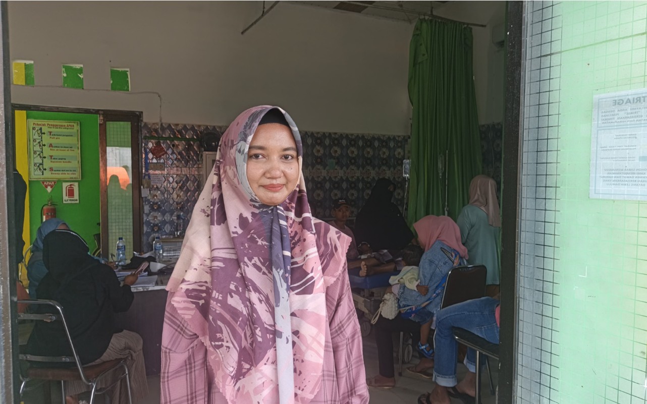 DITUNTUT JADI SUPERMAN: Dokter di Puskesmas Tamiang Hulu Azmi Rizki.