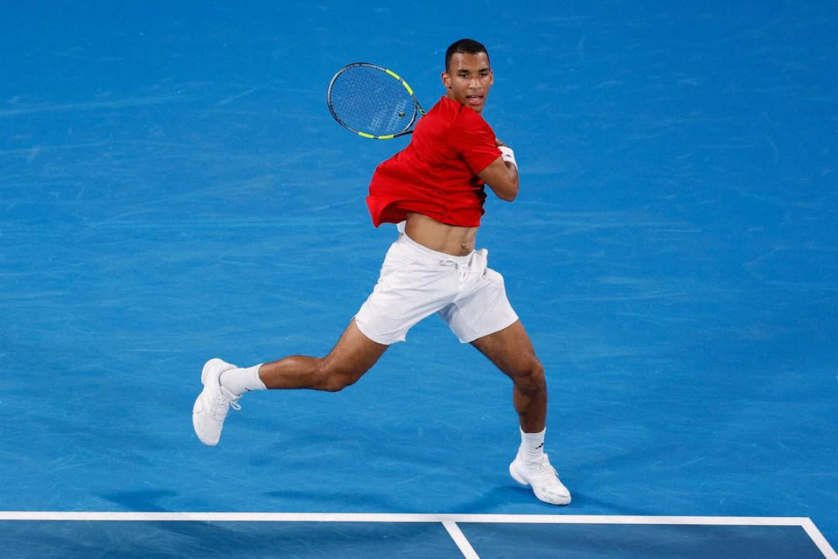 Felix Auger-Aliassime mundur di Australian Open 2026 akibat kram saat melawan Nuno Borges, mengakhiri laga putaran pertama lebih cepat.