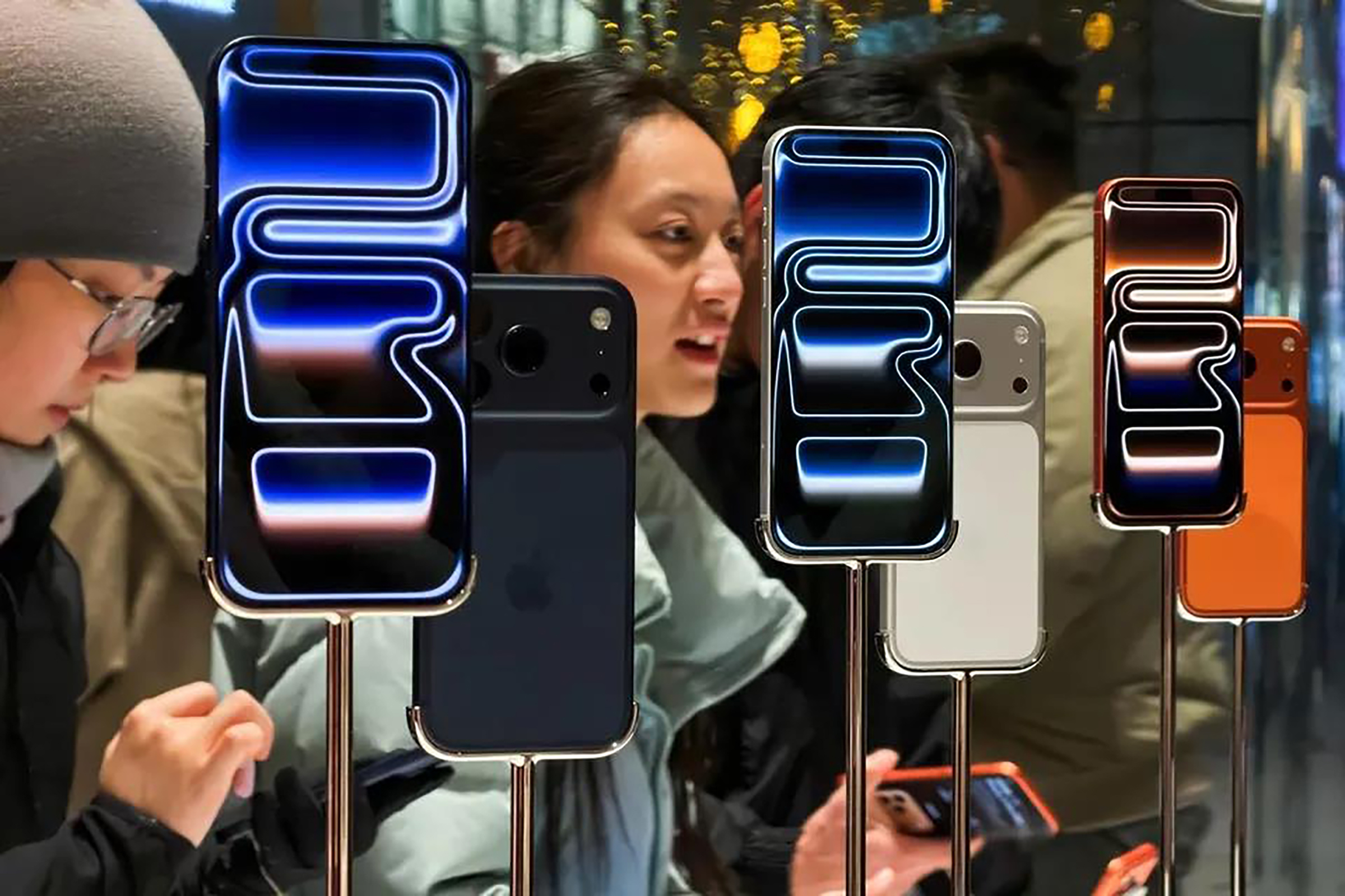 Apple iPhone 17 Pro, iPhone 18 Pro, dan iPhone Fold diduga terungkap dalam bocoran terbaru. (Getty Images)