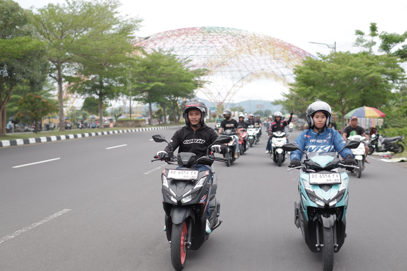 KOMPAK : Rider Honda Vario saat mengikuti Honda Vario Night Ride.