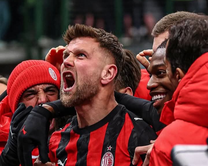 Niclas Fullkrug meluapkan emosi usai mencetak gol perdana bagi AC Milan di San Siro, memastikan kemenangan 1-0 atas Lecce.