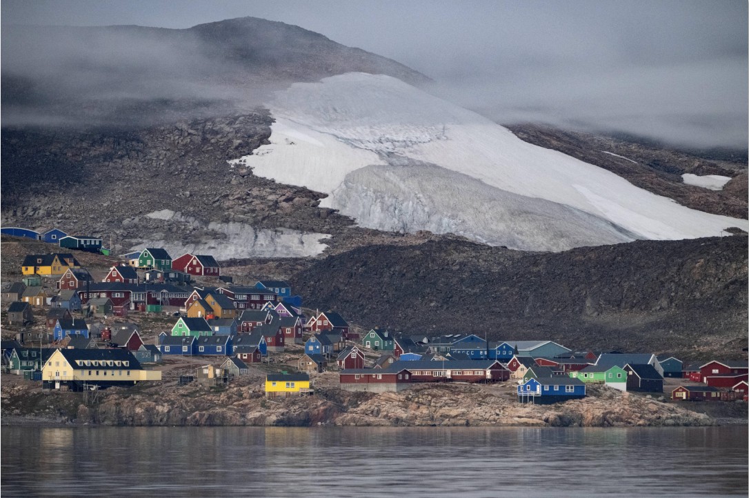 DILIRIK TRUMP: Tampak Desa Ittoqqortoormiit di Scoresby Fjord, Greenland. Uni Eropa tidak setuju dengan rencana Presiden Amerika Serikat Donald Trump yang ingin mencaplok Greenland dari Denmark.