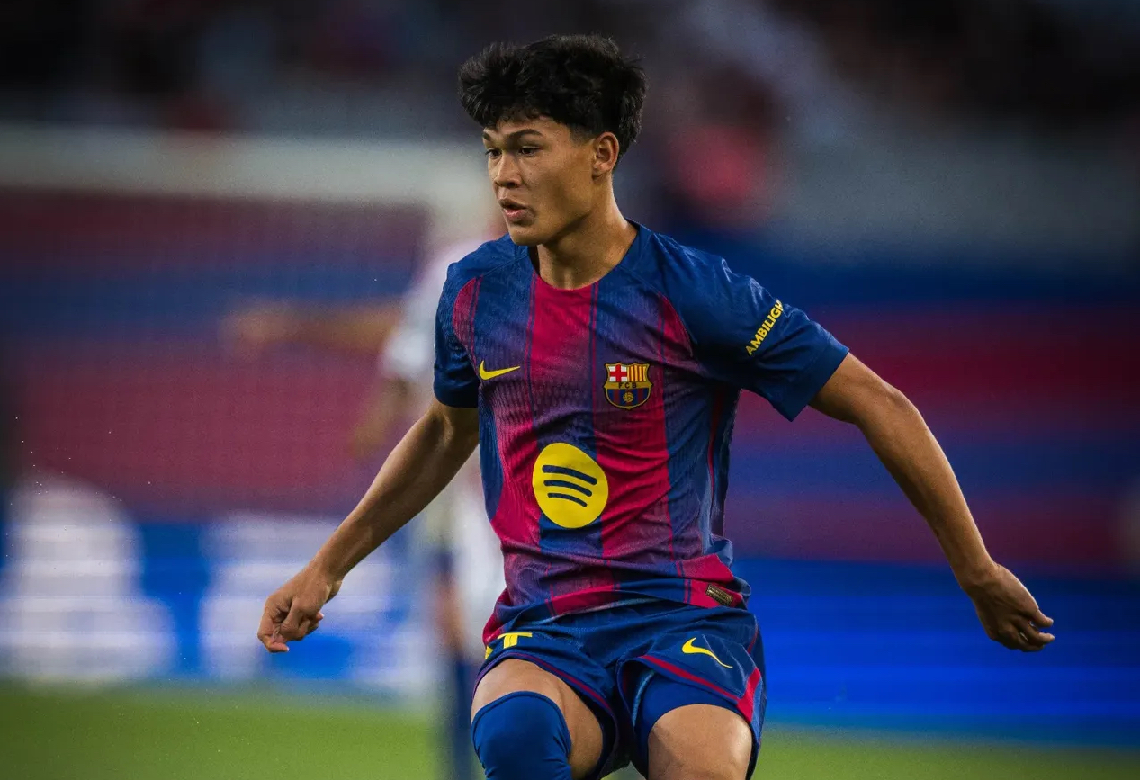 Hansi Flick mengirim pesan tegas kepada pemain La Masia di tengah isu Dro ke PSG dan menegaskan harapannya agar Marc Bernal bertahan.