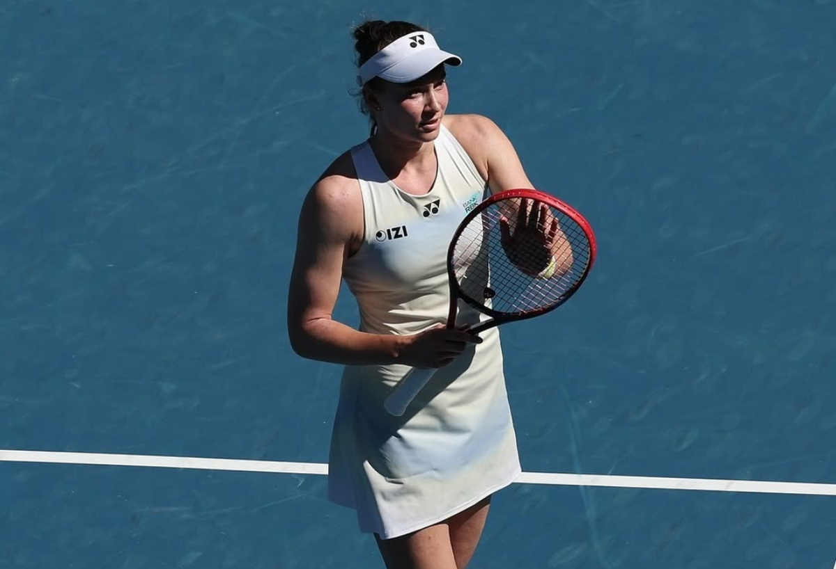 Elena Rybakina melaju ke babak kedua Australian Open usai menaklukkan Kaja Juvan dua set langsung dengan servis mematikan.