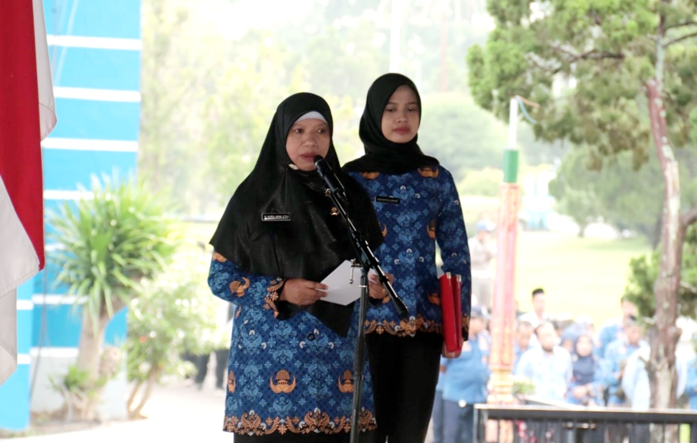 KERJA NYATA: Wakil Bupati Lombok Barat Hj Nurul Adha saat menyampaikan sambutan dalam upacara, Senin (20/1).