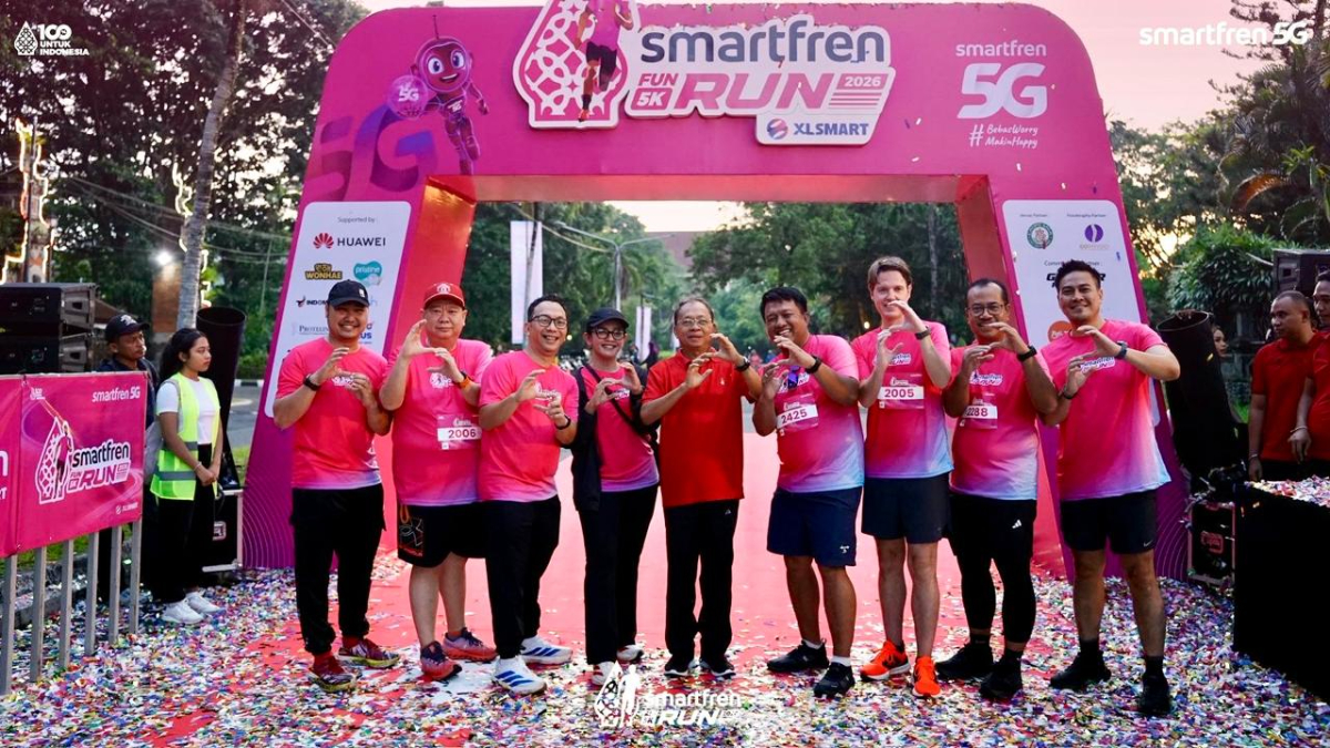 Peluncuran SMARTFREN 5G di Bali ditandai Fun Run 1.000 peserta yang dilepas Gubernur Wayan Koster, dorong akselerasi digital.