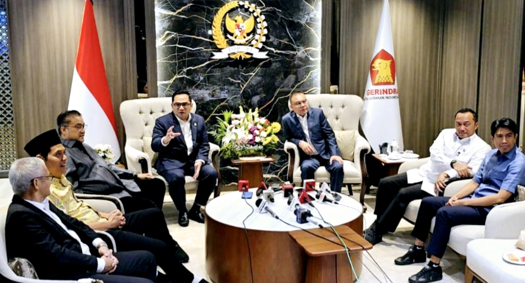 Wakil Ketua DPR RI Sufmi Dasco Ahmad bersama Komisi II DPR RI dan Menteri Sekretaris Negara (Mensesneg) Prasetyo Hadi menggelar rapat terbatas di kompleks parlemen, Senayan, Jakarta, Senin (19/1).