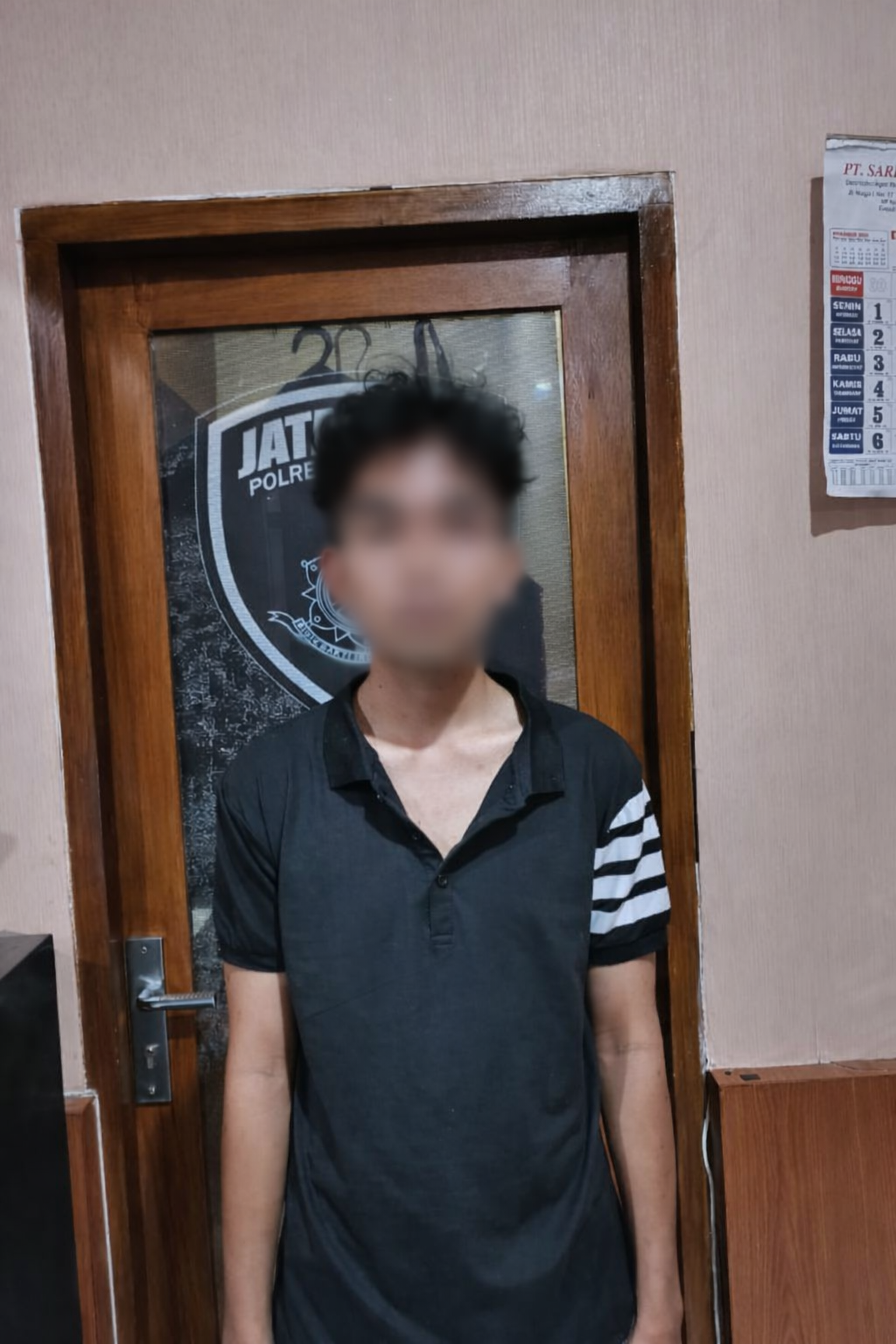 DITANGKAP:Pelaku pembobol masjid berinisial AKA ditangkap tim Satreskrim Polresta Mataram, Senin (19/1).