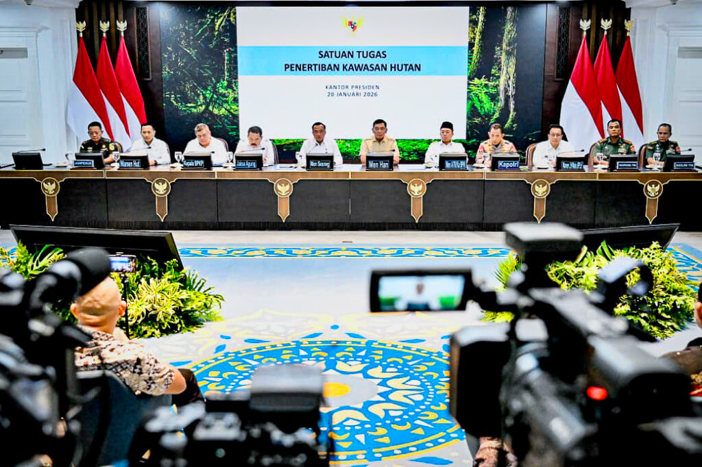 Menteri Sekretaris Negara Prasetyo Hadi menyampaikan keterangan pers pada Selasa malam, 20 Januari 2026 di kompleks Istana Kepresidenan Jakarta. (BPMI Setpres)