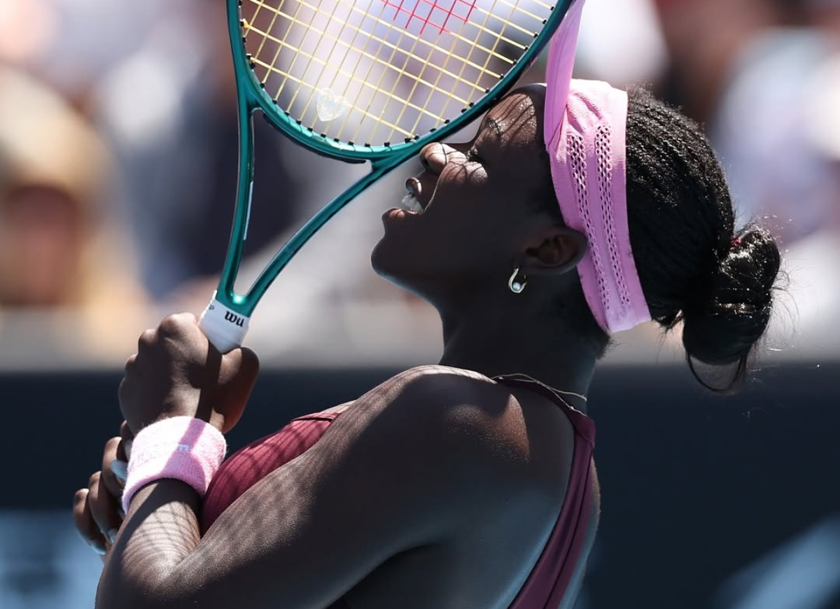 Victoria Mboko melaju ke babak ketiga Australian Open 2026 usai mengalahkan Caty McNally, menyamai pencapaian terbaik Grand Slamnya.