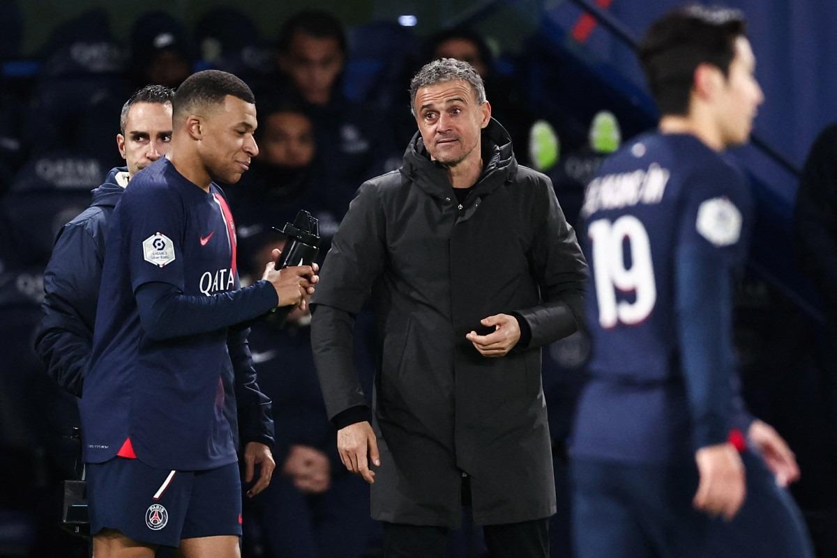Luis Enrique berani menyebut PSG lebih baik tanpa Mbapp&eacute;. Kisah kekuasaan pemain, keberanian pelatih, dan perubahan identitas tim.