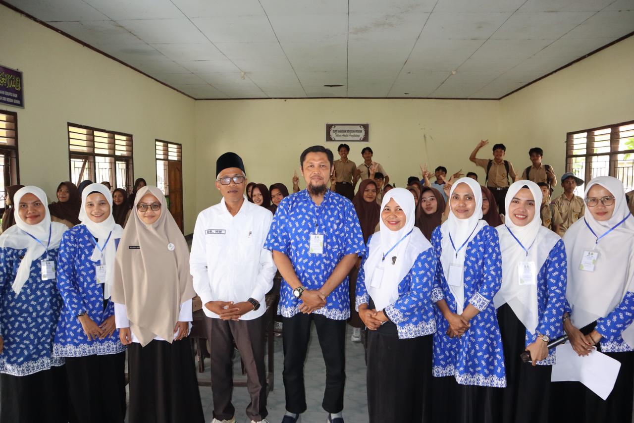 Tim RS Mandalika bersama DPC PERSAGI Lombok Tengah memberikan edukasi gizi kepada pelajar SMP dan SMA di Lombok Tengah dalam rangka peringatan Hari Gizi Nasional ke-66, Sabtu (25/1).