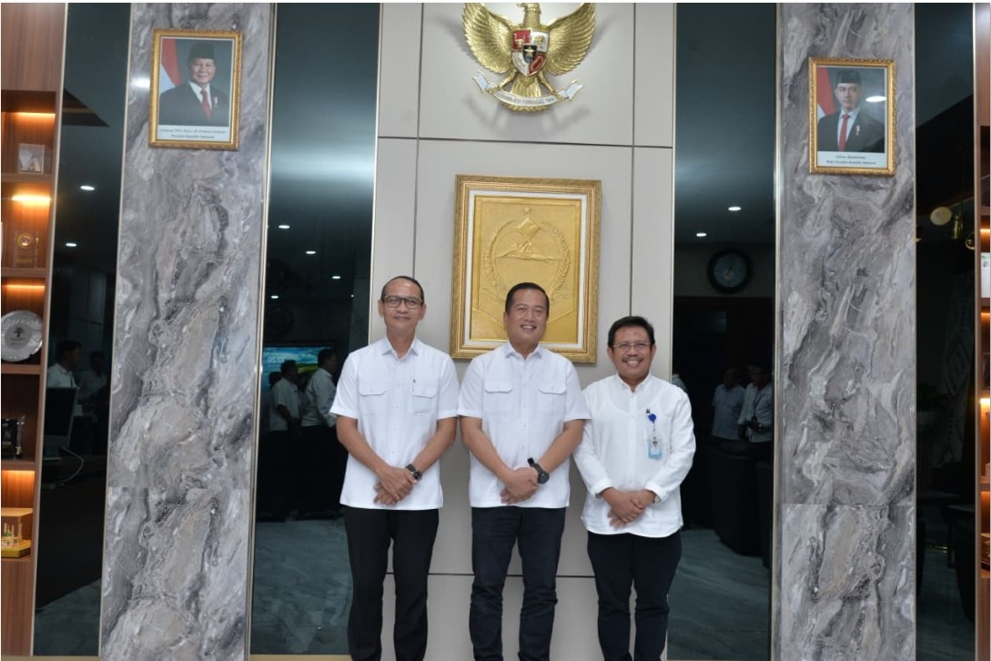 KOLABORASI: Gubernur NTB Lalu Muhamad Iqbal, Wali Kota Mataram Mohan Roliskana, dan Bupati Lobar Lalu Ahmad Zaini saat pertemuan di Ruang Kerja Gubernur NTB, Rabu (21/1)