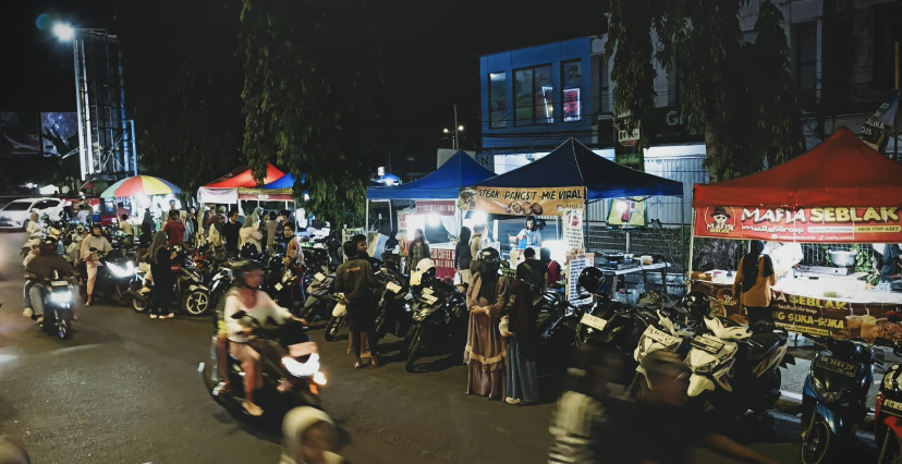 Pedagang Kaki Lima depan Mario