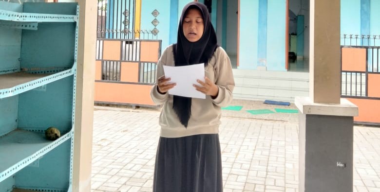 Ardilla Rizkya, siswa SMPN 16 Mataram juara II FTBI NTB cabang baca puisi.
