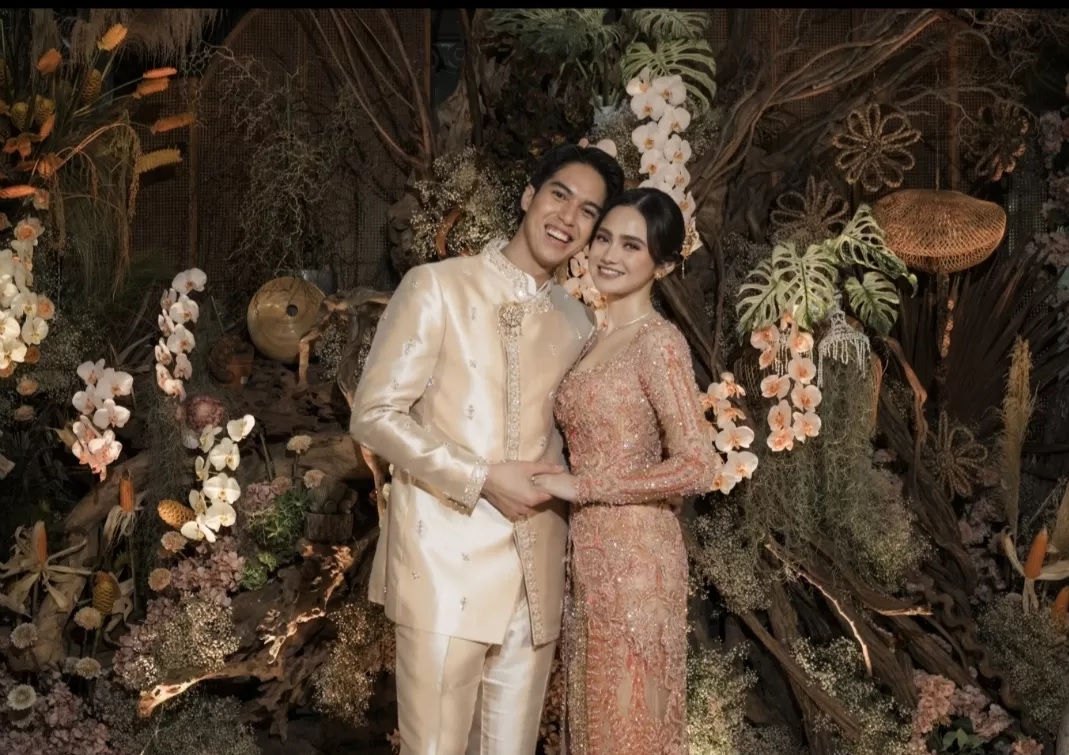 Syifa Hadju dan El Rumi melangsungkan prosesi lamaran. (istimewa)