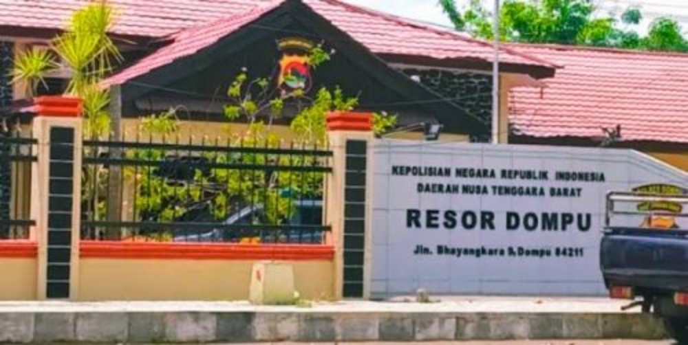 BELUM TAHAN TERSANGKA: Terlihat kantor Mapolres Dompu yang mengusut anggota dewan Efan Limantika diduga melakukan pemalsuan dokumen pembelian lahan.