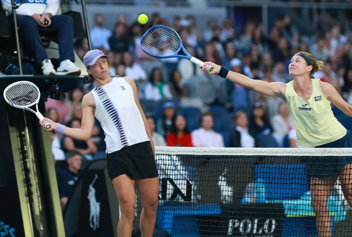 Iga Swiatek melaju ke babak ketiga Australian Open 2026 usai menundukkan Marie Bouzkova, mencatat 24 kali berturut-turut lolos babak ketiga Grand Slam.