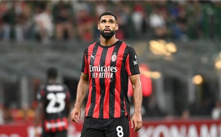 Gelandang box to box AC Milan Ruben Loftus-Cheek.