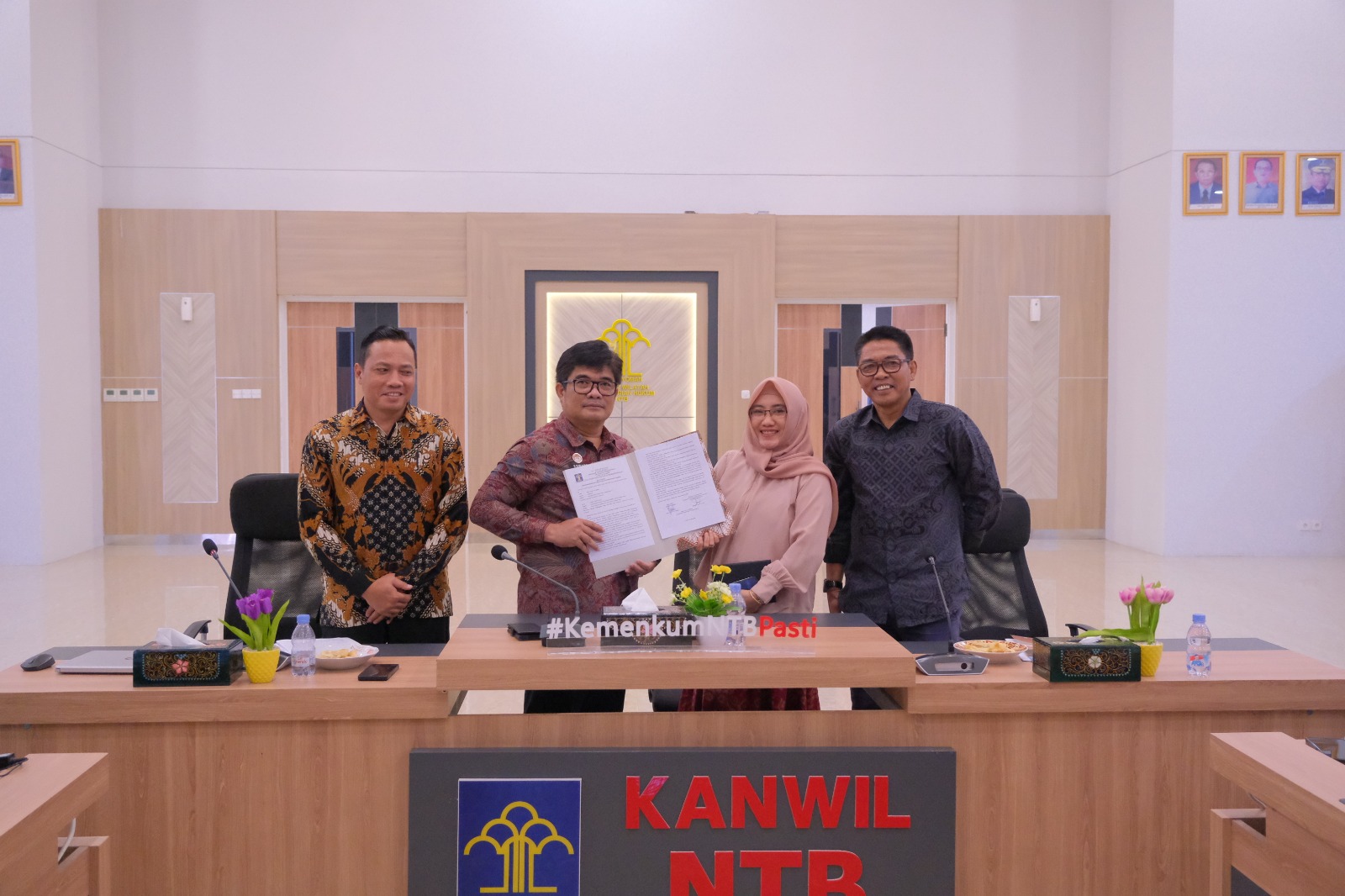 Kanwil Kemenkum NTB mengharmonisasikan 11 RaperGub untuk memastikan regulasi daerah selaras dengan ketentuan hukum nasional.
