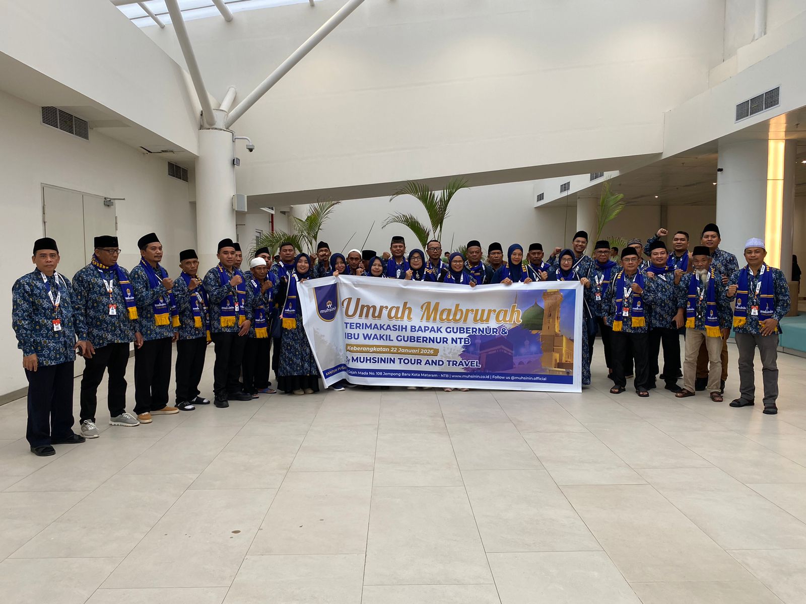 33 jamaah umrah penerima apresiasi pekerja layanan publik dari Gubernur NTB Lalu Muhamad Iqbal bertolak menuju tanah suci melalui BIZAM menggunakan Muhsinin Tour and Travel, kemarin (22/1).