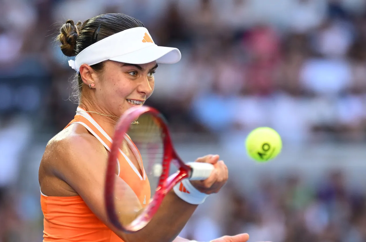 Iva Jovic mengikuti saran Novak Djokovic untuk menyingkirkan Jasmine Paolini dan melaju ke minggu kedua Australia Terbuka 2026.