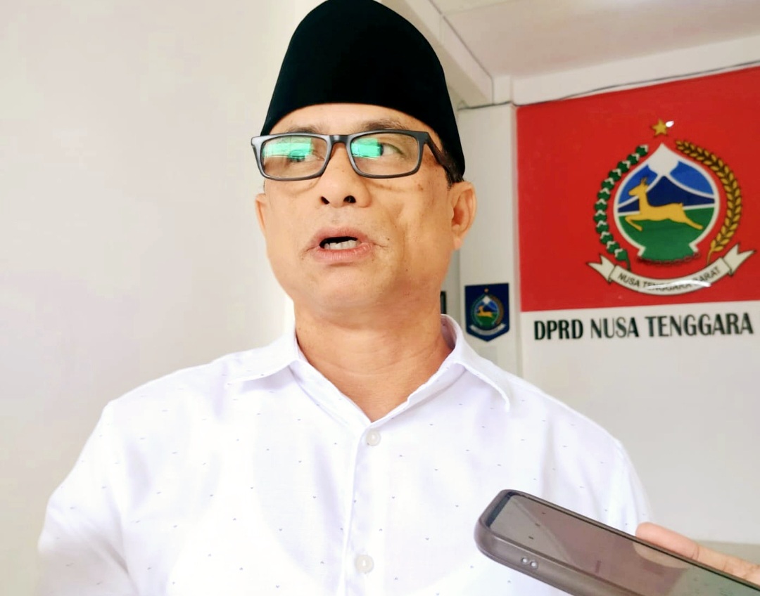 Sekretaris Komisi IV DPRD NTB Hasbullah Muis Konco mendesak pemprov memutus kontrak kontraktor yang mengerjakan ruas long segment jalan provinsi Lenangguar-Lunyuk, Kabupaten Sumbawa.