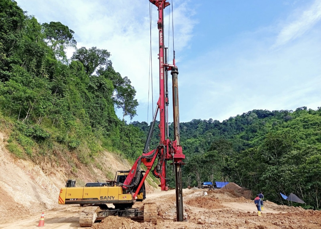 Proyek jalan provinsi long segment Lenangguar-Lunyuk, Kabupaten Sumbawa, belum tuntas hingga sekarang. Komisi IV DPRD NTB desak pemprov putus kontrak dan black list kontraktor.