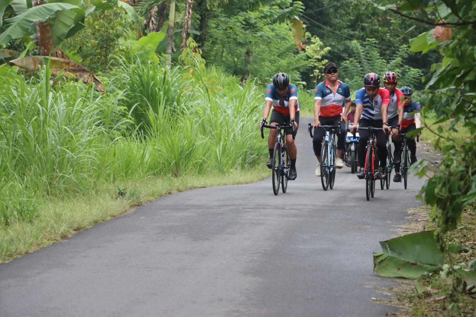 Kapolres Lombok Utara Pimpin Gowes Kamtibmas dan Bakti Sosial di Desa Selelos