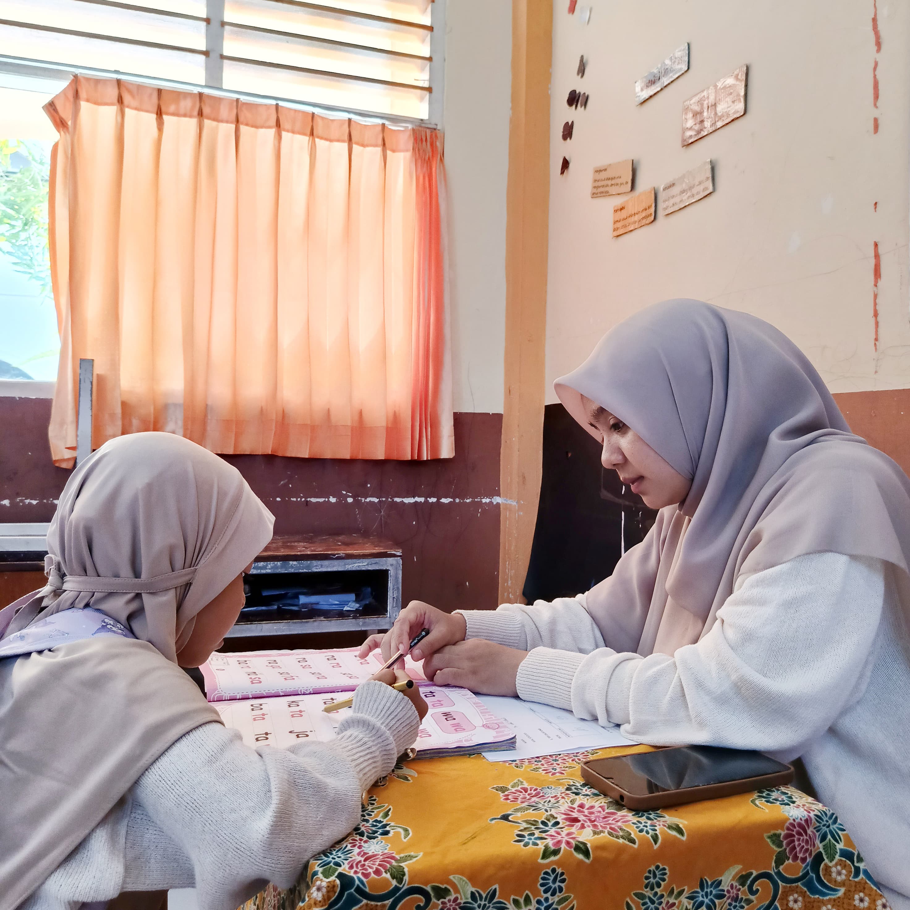 FOKUS : Salah satu calon peserta didik SDIT Ulul Albab saat mengukuti tes masuk.
