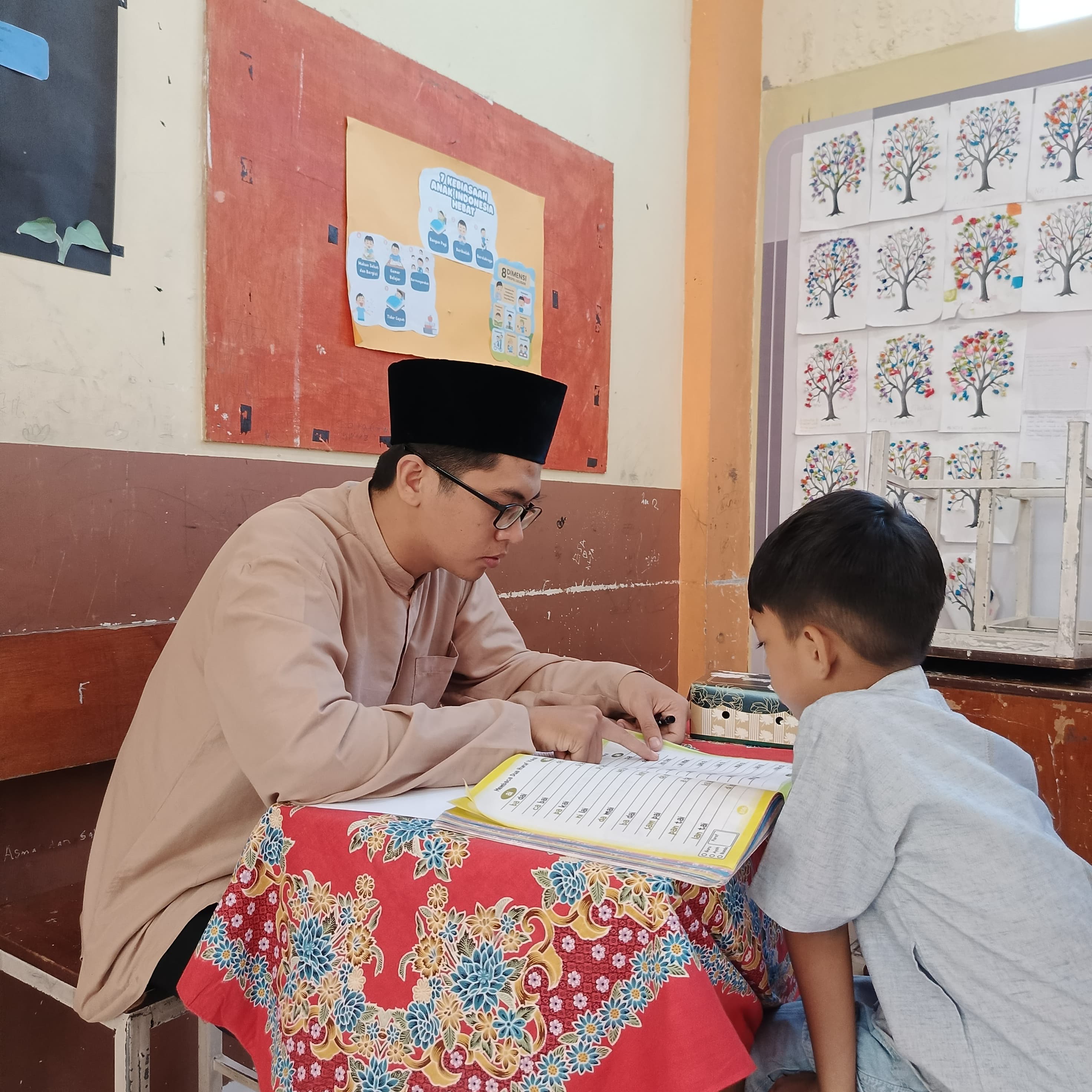 FOKUS : Salah satu calon peserta didik SDIT Ulul Albab saat mengukuti tes masuk.