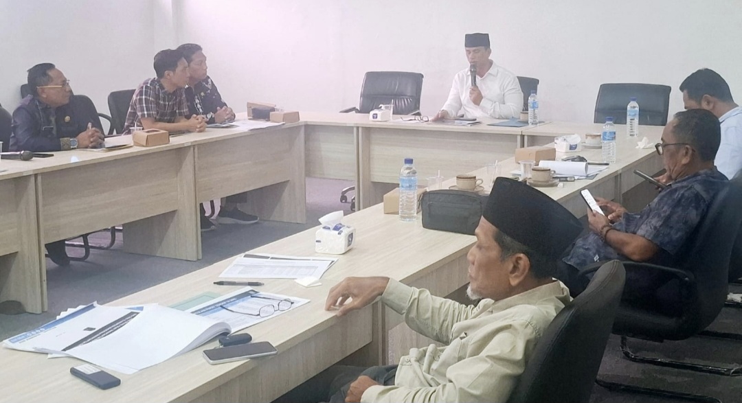 Komisi IV DPRD NTB menggelar rapat kerja dengan Dinas PUPRPKP NTB, Kamis (22/1). Salah satunya membahas tentang kelanjutan proyek port to port Lembar-Kayangan.