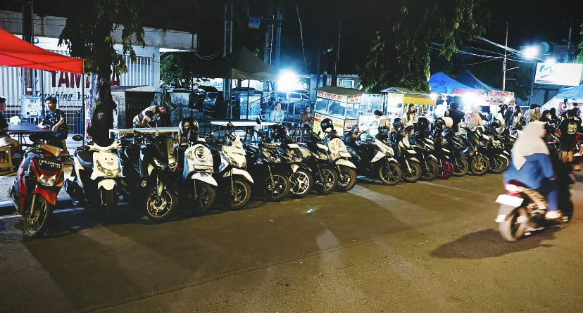 PKL di Jalan Adi Sucipto Mataram.