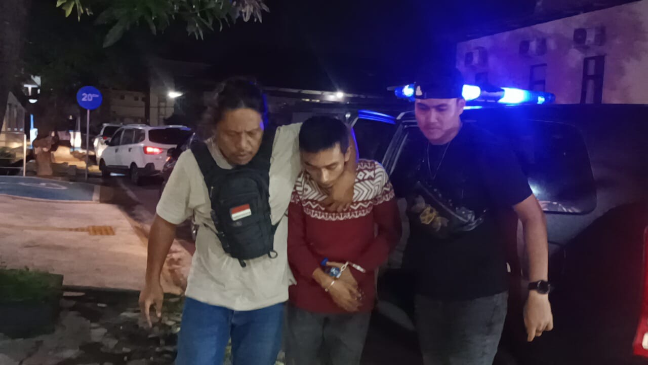 Pelaku pembunuhan sekaligus pembakar mayat di Sekotong, Lobar, dibekuk tim Jatanras Polda NTB, Senin malam (26/1).