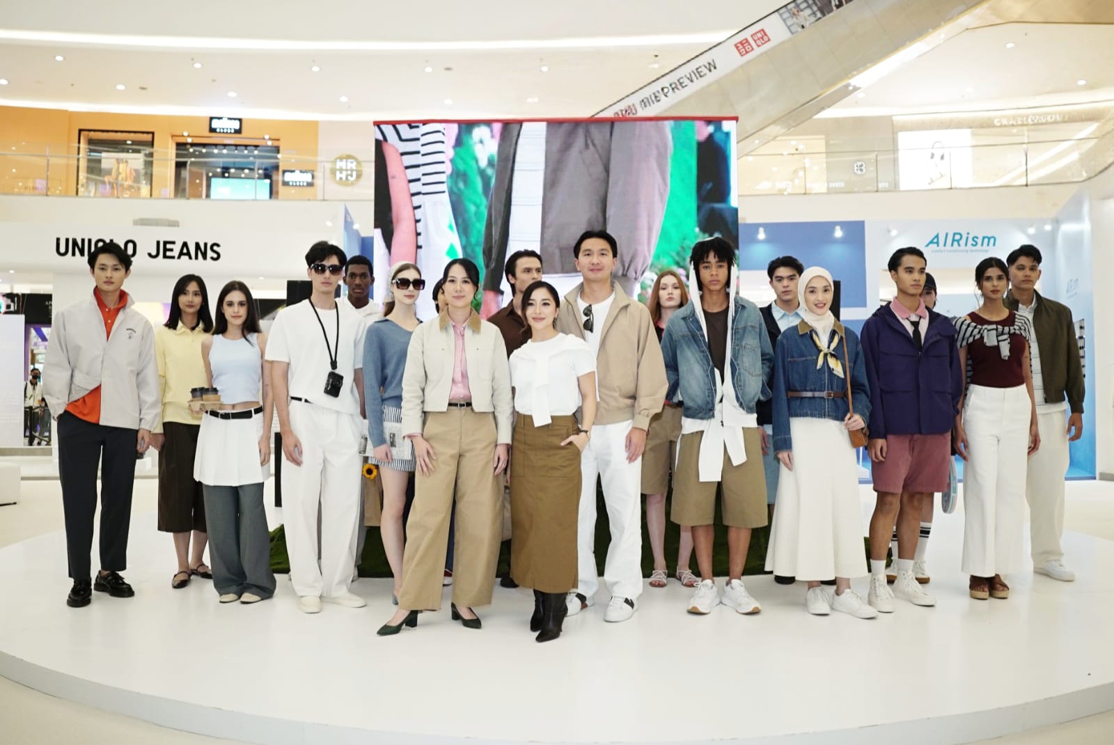 Nikita Willy dan Indra Priawan Bagikan Solusi Berpakaian Cerdas untuk Keseharian di Acara UNIQLO Spring/Summer 2026 Season Preview