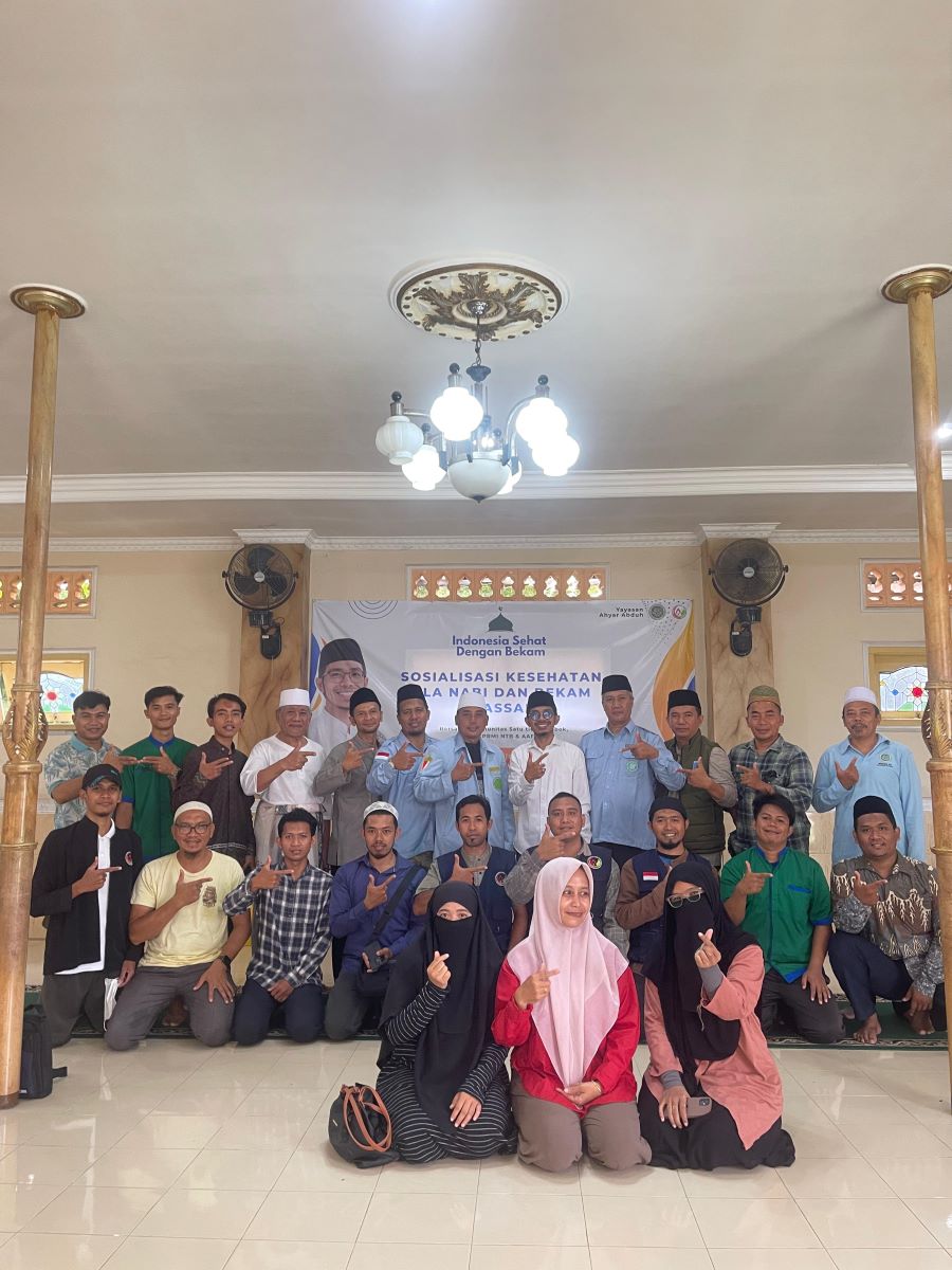 LAYANAN KESEHATAN: Warga Mataram mengikuti layanan bekam sunnah gratis hasil kolaborasi BKPRMI NTB dan AAF sebagai upaya dakwah dan kesehatan.