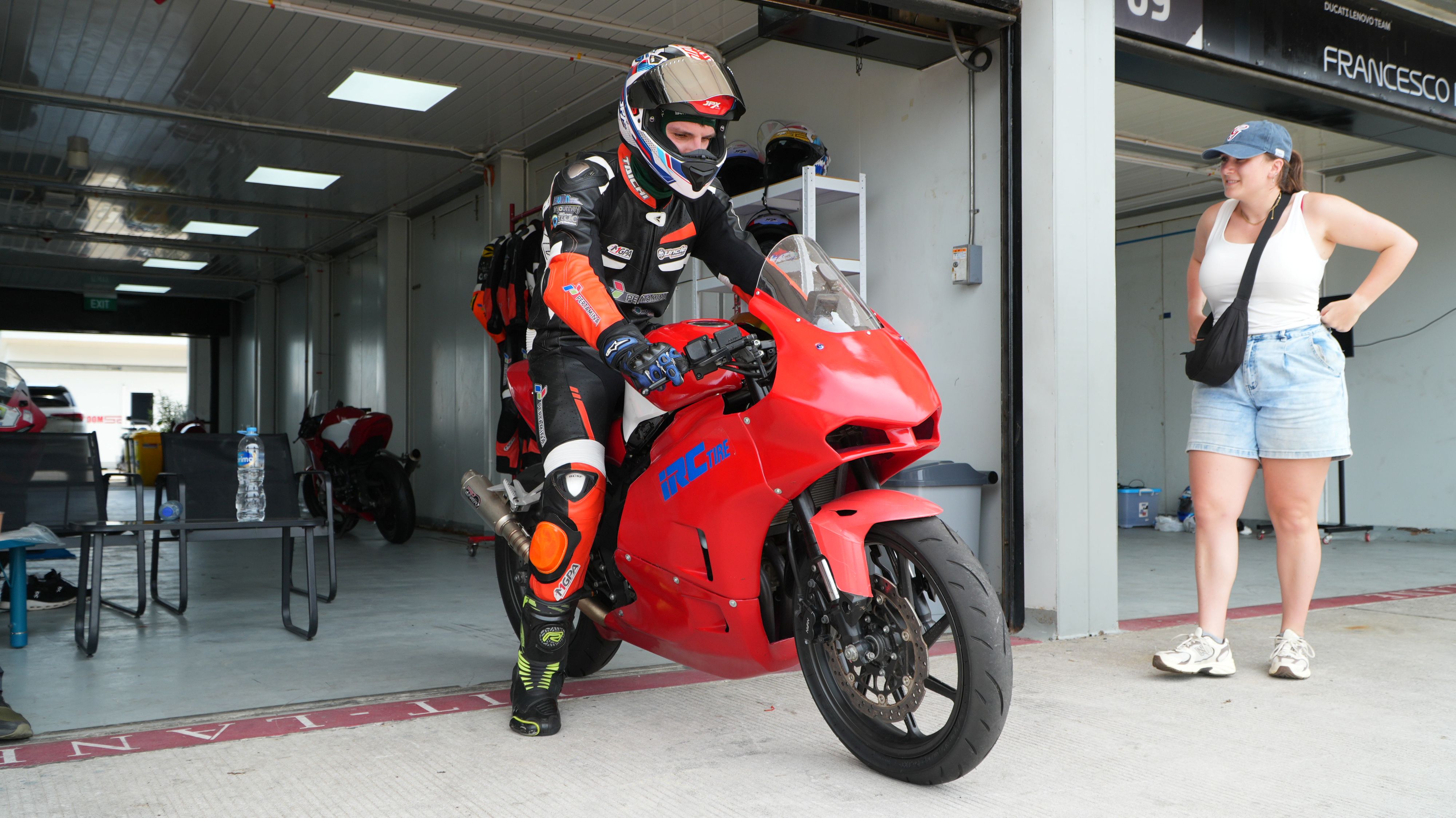 Guido Fenneman, komentator MotoGP asal Belanda, mengunjungi Sirkuit Internasional Mandalika