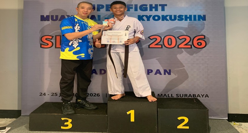 Siswa MAN Lombok Barat Rafka Mandala Prasetiyo meraih Juara I pada Kejuaraan Nasional Kyokushinkai Super Fight SLC Cup 2026 Road to Japan di Fairway Nine Mall Surabaya,Minggu (25/1).