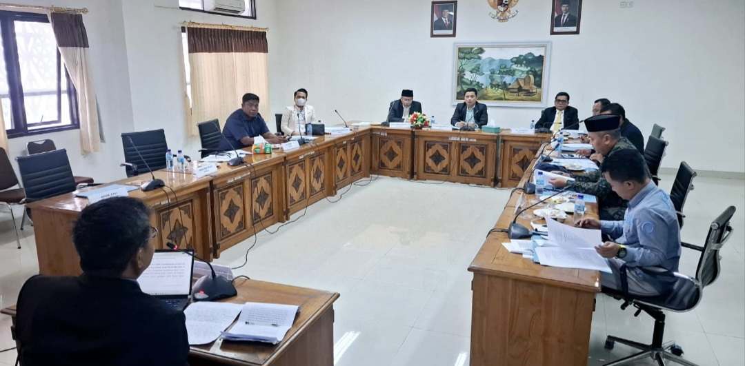 Komisi I DPR NTB menggelar uji kelayakan dan kepatutan terhadap calon komisioner KI Provinsi NTB secara panel, Senin (26/1). Uji kelayakan dilanjutkan lagi Selasa (27/1).