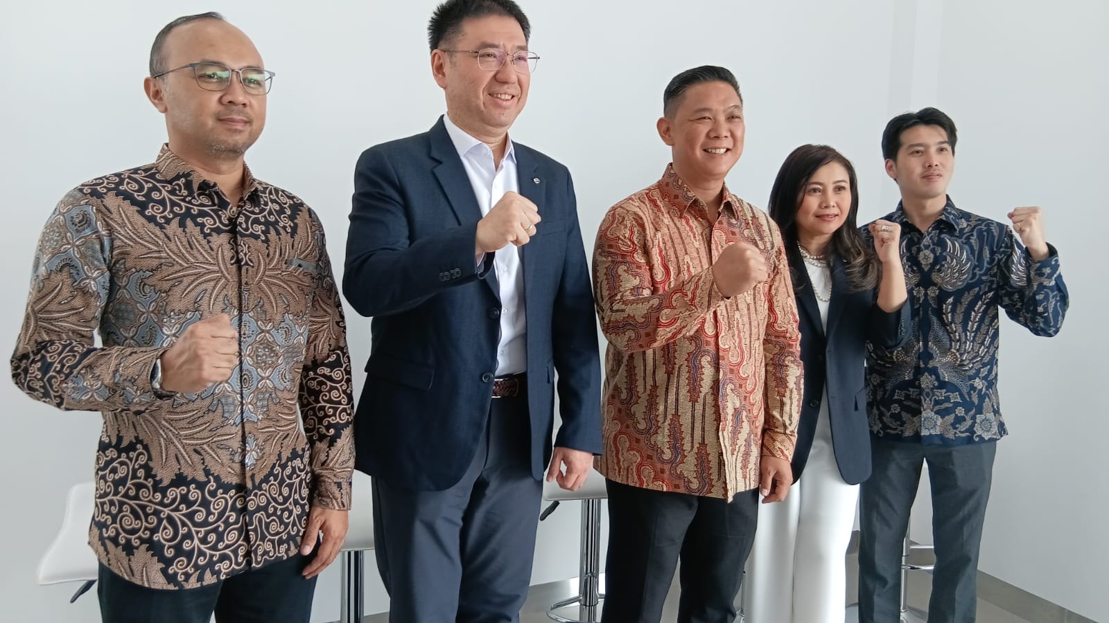 Management Mazda Usai Press Conference di Mazda Mataram.