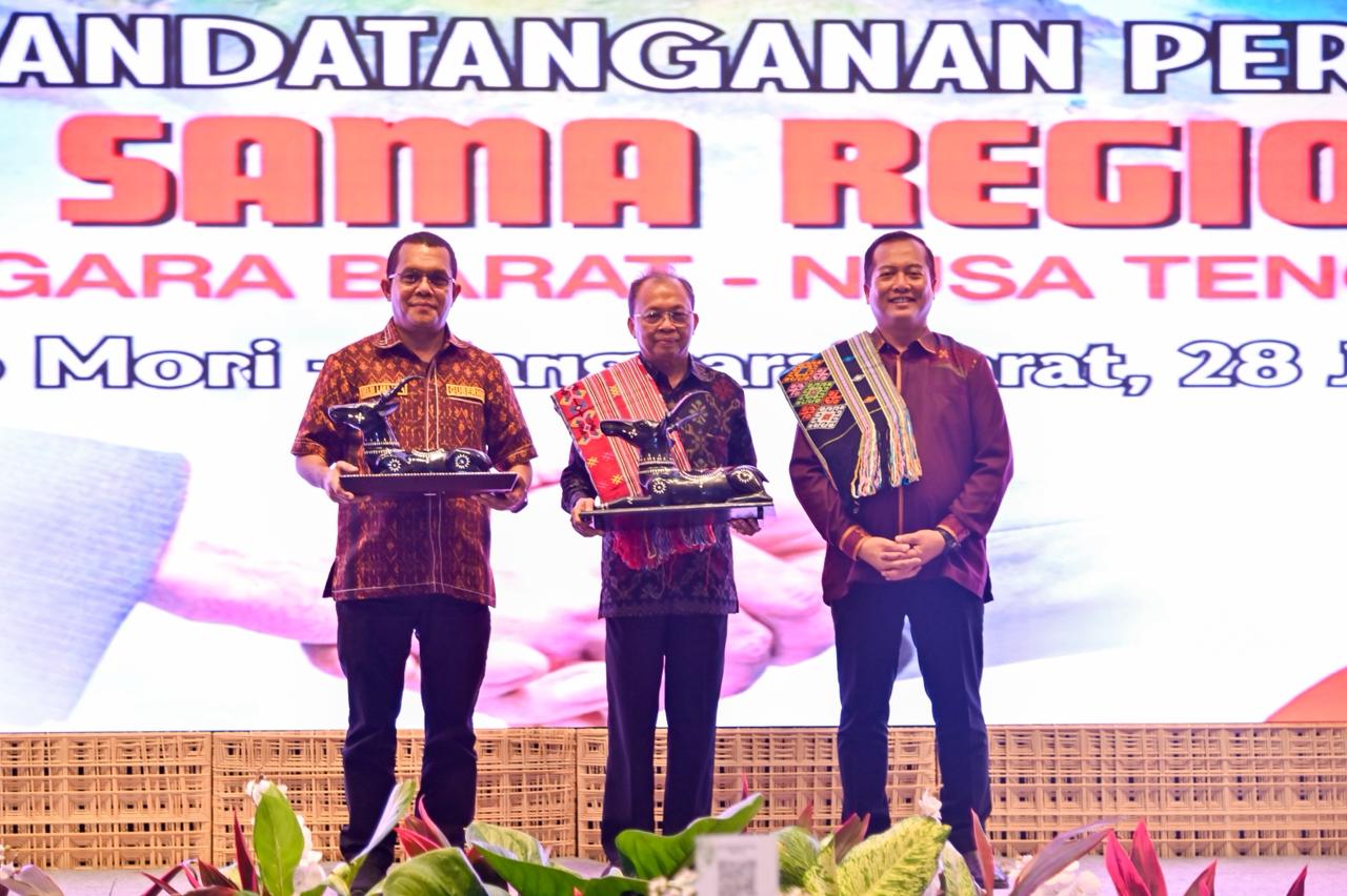 Foto bersama tiga kepala daerah usai penandatangan KR BNN, di kawasan ITDC The Golo Mori, Manggarai Barat, NTT, Rabu (28/1).
