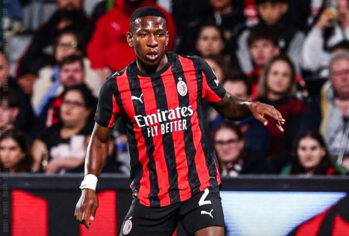 Pervis Estupinan, bek sayap kiri AC Milan.